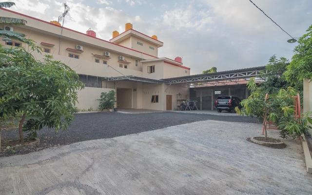 RedDoorz Plus near Syamsudin Noor Airport 3