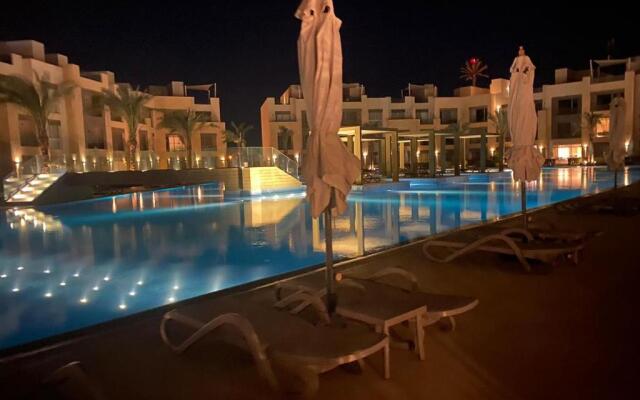 MCJ Luxury 2 Bedrooms Apartment