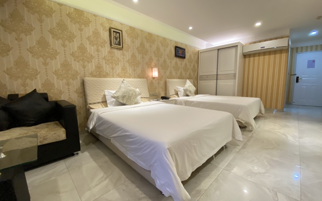 Lucky 8 Hotel