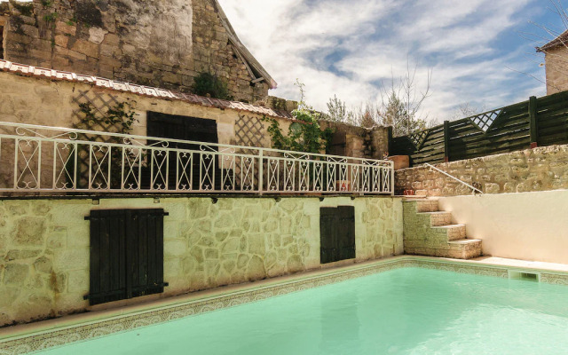 Elegant Holiday Home in Coubjours with Private Garden