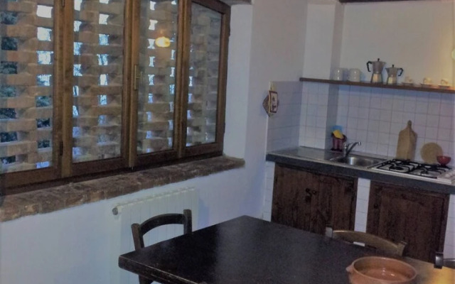 3 Rooms Flat in a Green Tuscany Valley