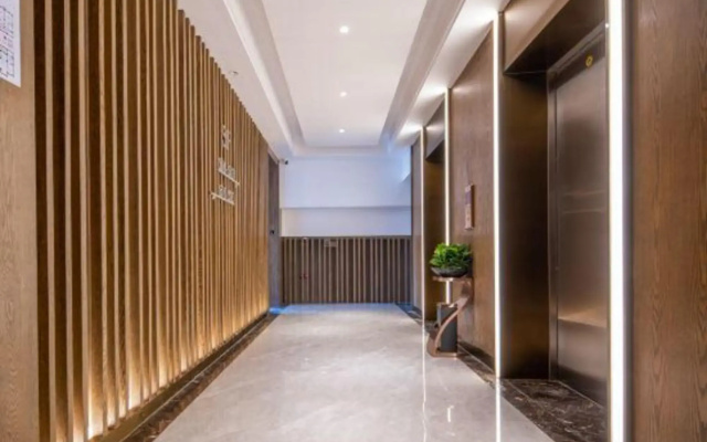 Huiyue Hotel (Guangzhou Baiyun Station Julong Subway Station Branch)