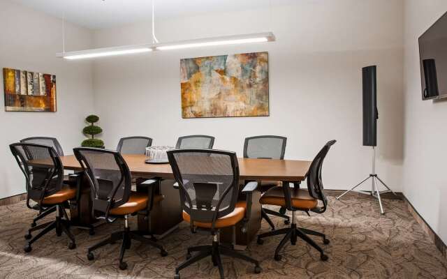 Best Western Plus Airport Inn & Suites