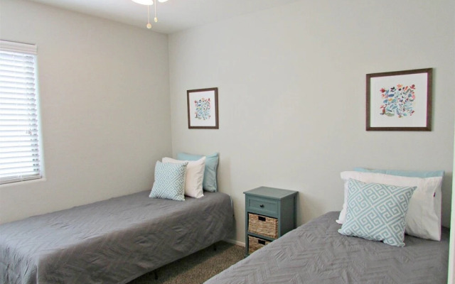 2821 Avondale
