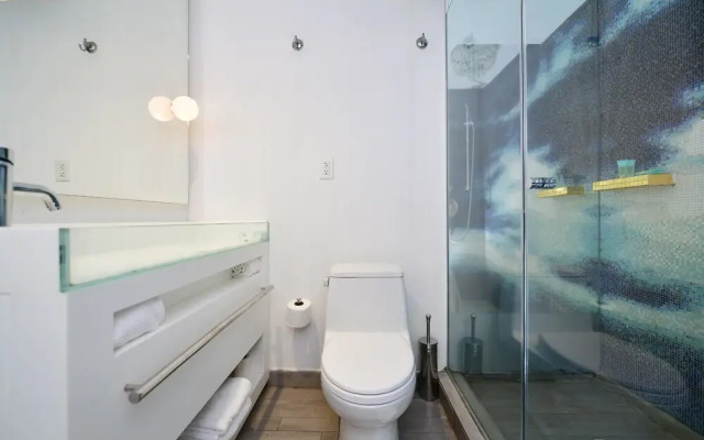 Miami World Rental - Mondrian 808