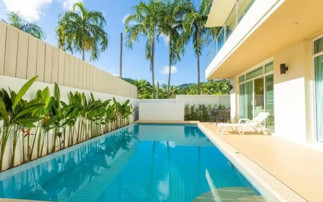 WalkingToAwardwinningNaiharnBeach4BRv129