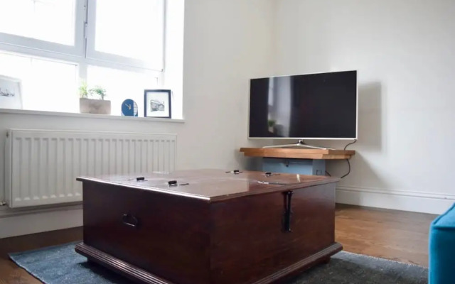 Stylish 2 Bedroom Flat With Views of The Shard