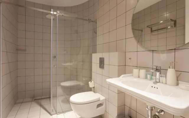 Spacious 3 BedroomR and 2 balcony Apartment in the city center