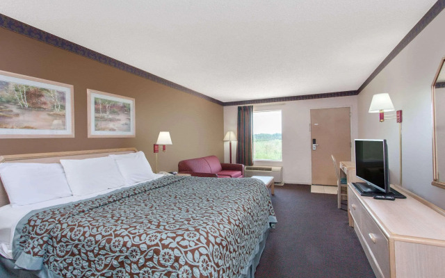 Quality Inn & Suites Decatur - Priceville I-65