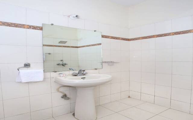 OYO 990 Hotel Paradise