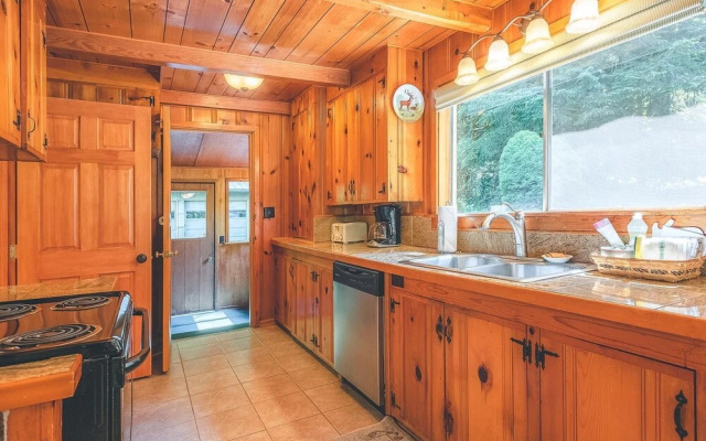 Crystal Creek Chalet