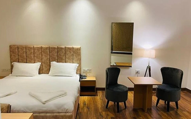 Fabhotel Harnoor House