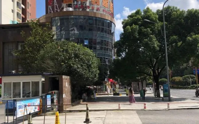 Yufeng Jade Hotel (Jianjiang Avenue Branch, Duyun City)