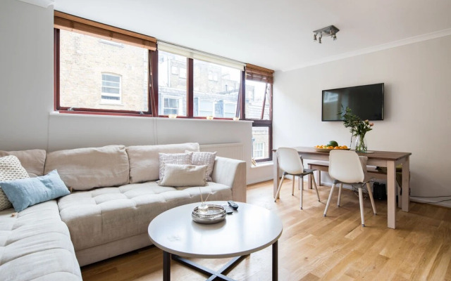 Richardsons Mews by Lime Street