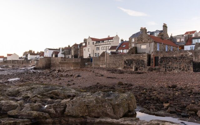 Captains Lookout - Cosy House With Sea Views