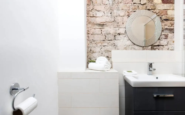 Beautiful And Central 2BR Loft Apartment