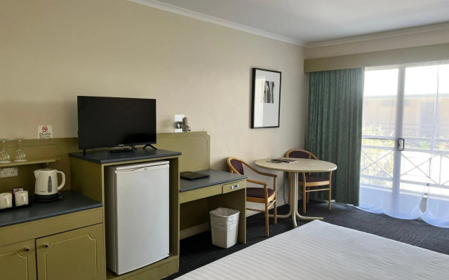 Stay at Alice Springs Hotel