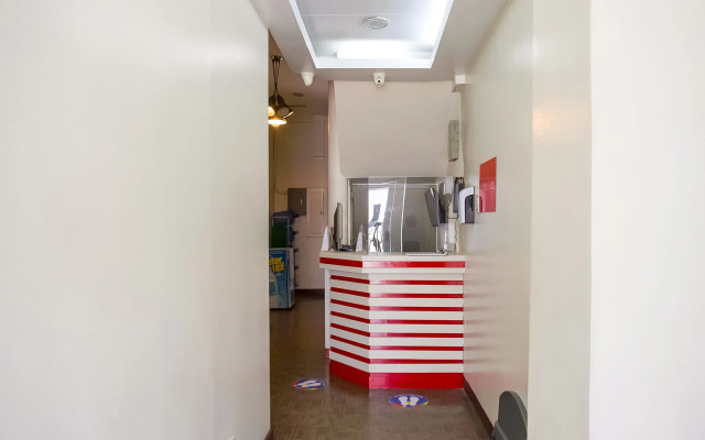 OYO 793 Dg Budget Hotel