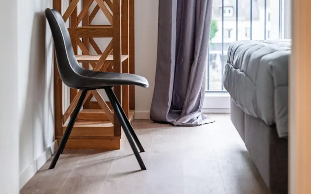 Villa Steps From Castle