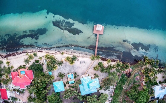 Lucky Duck Villa - Private Beach Escape