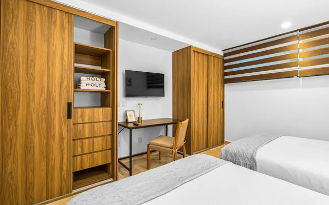 Stylish Beachfront 2BR - Balcony & Pools