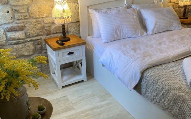 Ionia Liberty Stone Hotel