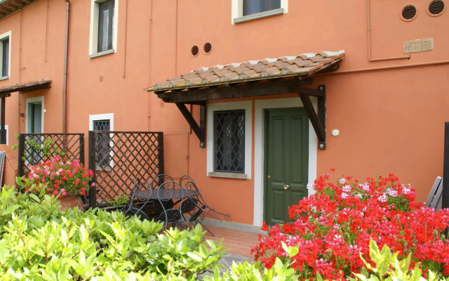Spacious apartment furnished in Italian style in the hills