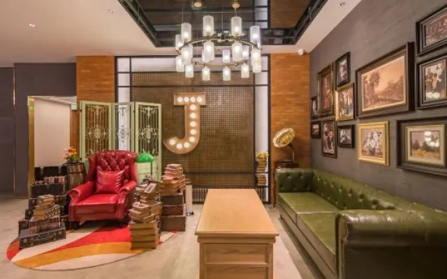 James Joyce Coffetel Hotel (Tianjin Aotizhongxin Zhongliuyiyuan Subway Station) – Lobby – Tianjin