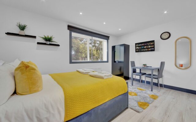 Inviting 1-bed House in Feltham