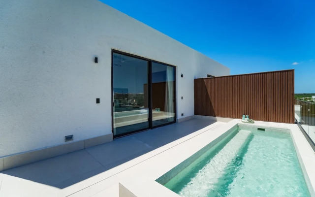Marina Garden Penthouse 3 Bedroom Apartment