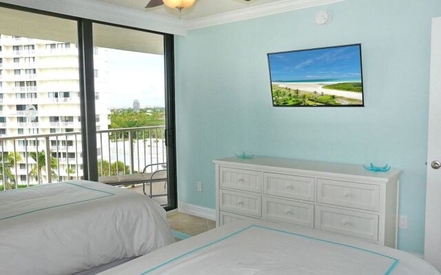 Beachfront Condo With Pool and Dazzling Ocean View