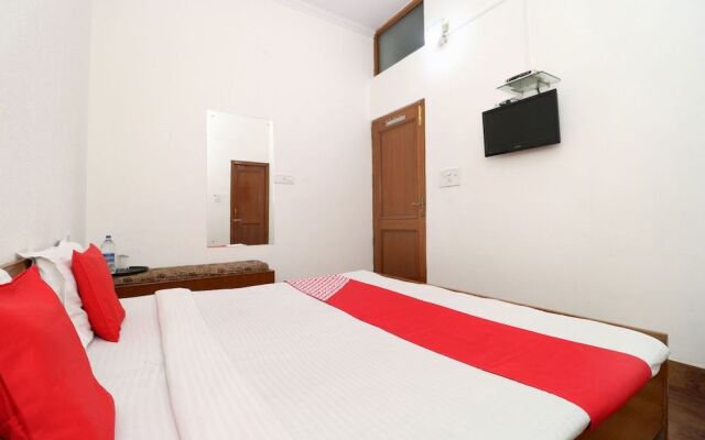OYO 30237 Hotel Singh's 11