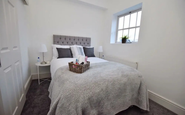 Derby 2 Bed House - University & City
