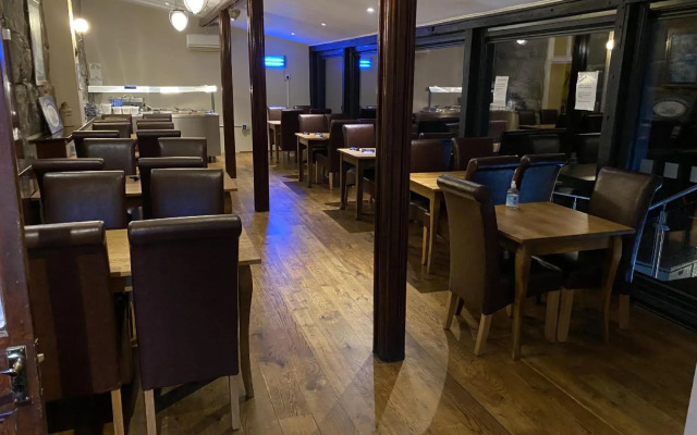 The Grapes Hotel