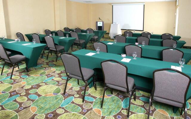 Holiday Inn Westbury - Long Island by IHG