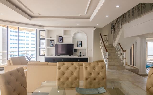 Penthouse con Piscina Privada El Laguito