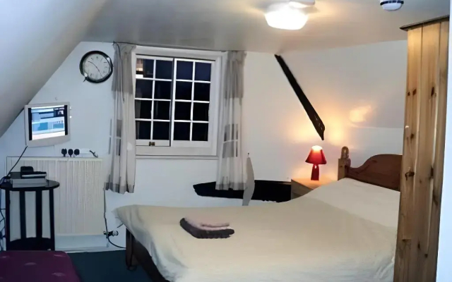 Three Horseshoes Inn