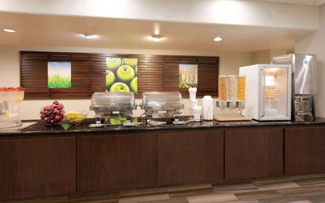 La Quinta Inn & Suites by Wyndham Minneapolis Bloomington W