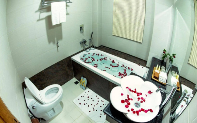 Yadanarpon Dynasty Hotel