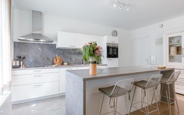 A Luminous Apartment Near the Marina