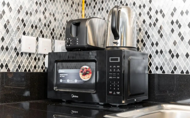 Modern Luxe 2BR in Business Bay