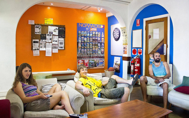 Adelaide Travellers Inn - Hostel