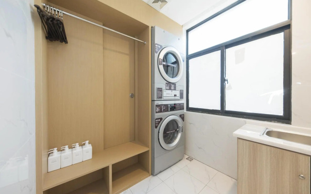 Ji HZ West Lake Fengqi Rd.