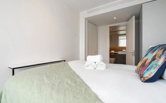 Sensational Two-bedroom Apartment by the River