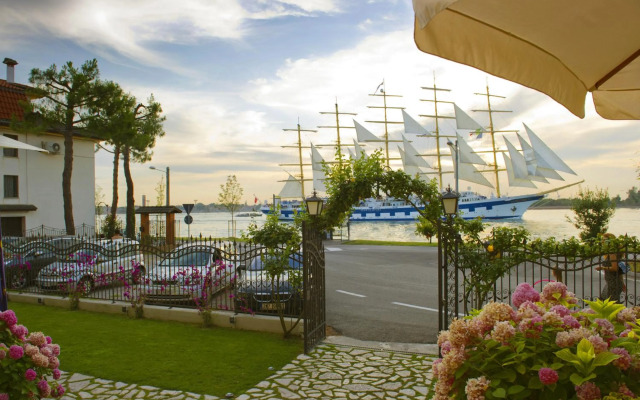 Viktoria Palace Hotel