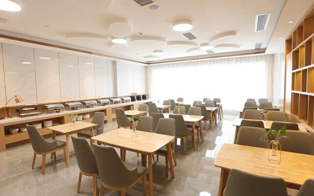 Starway Hotel Zhengzhou Jingguang Road Metro Station