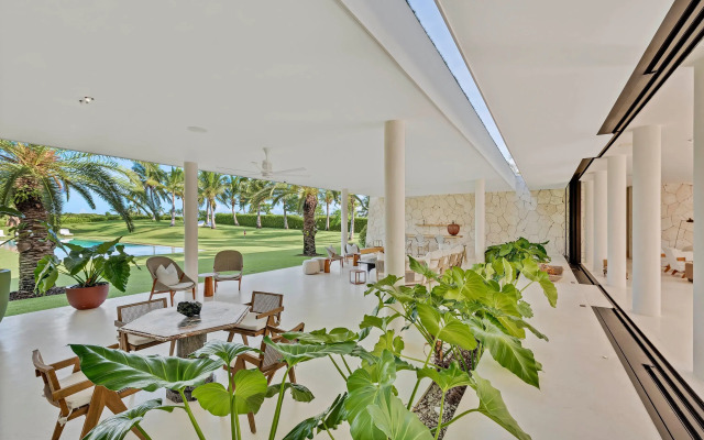 Magnificent 5BR Modern Tropical Villa With Pool