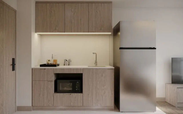 Leon Lasalle Hotel & Residences