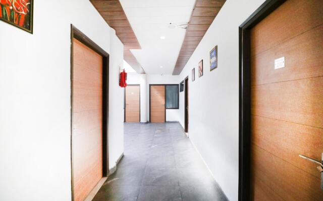 OYO 9822 Hotel Seven