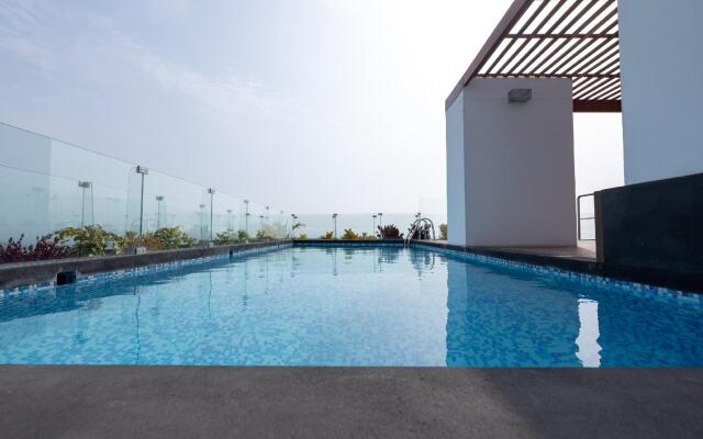 Simply Comfort. Panoramic Ocean Views with Rooftop Pool